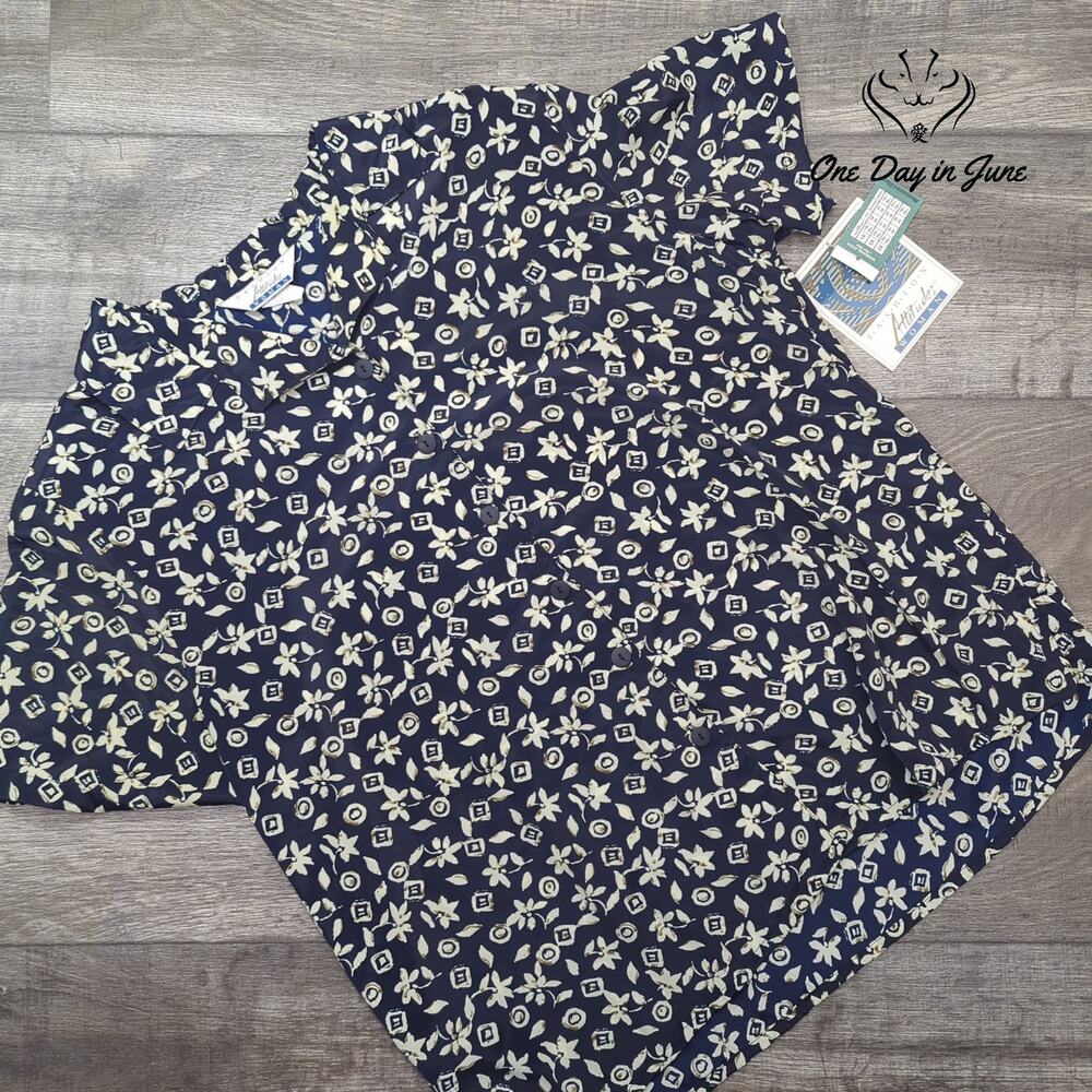 Fashion Attitudes Short Sleeve Shoulder Pad Button Front Top Size 1X (18W-20W)